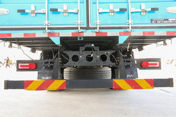 飞碟 W7 190马力 4X2 5.2米排半仓栅式载货车(法士特8档)(FD5110CCYW78K6-1) 卡车图片