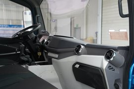 飞碟W5 冷藏车驾驶室                                               图片