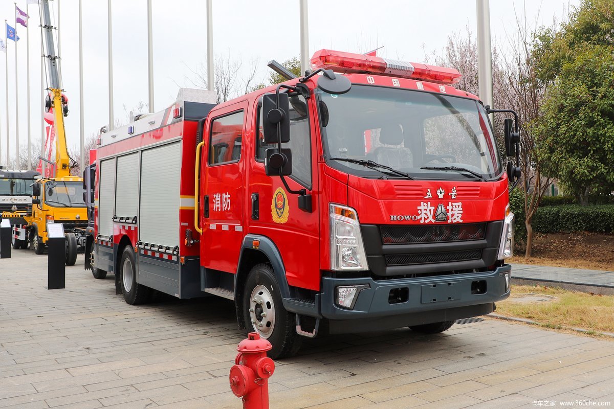 中国重汽HOWO 悍将 190马力 4X2 泡沫消防车(五岳牌)