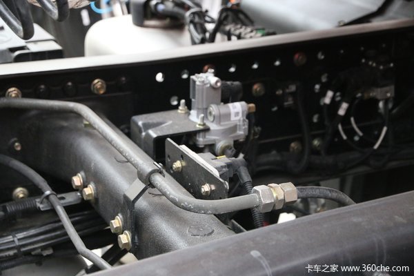 解放J6P牵引车济南市火热促销中 让利高达1.3万