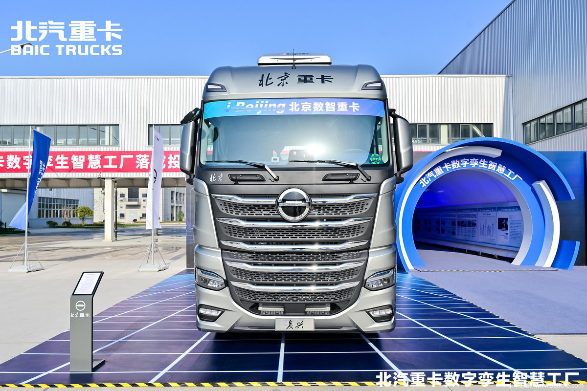 北京重卡 复兴 智悦版 520马力 6X4 AMT自动档牵引车