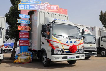 江淮 骏铃V5 4.5T 4.15米单排插电式混合动力厢式轻卡15.5kWh
