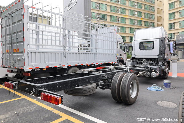 福田 欧曼行星 270马力 4X2 6.8米厢式载货车