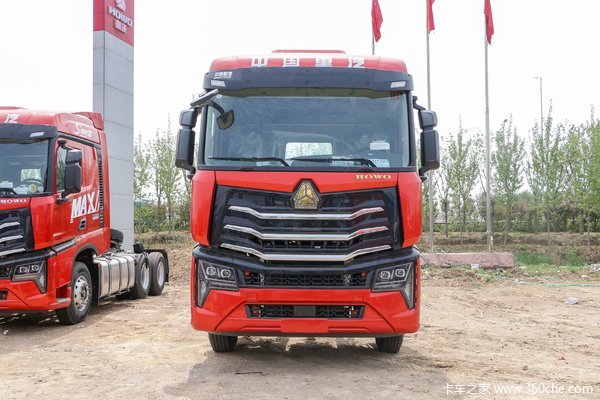 中国重汽 HOWO MAX 540马力 8X4 9.6米AMT自动档栏板载货车(ZZ1317V446KF1)