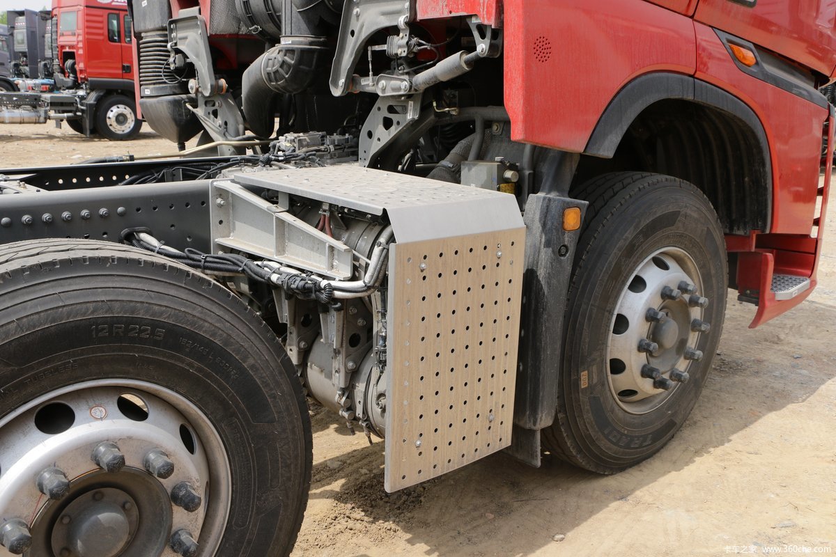 【图】中国重汽 HOWO MAX 350马力 6X2 9.6米AMT自动档栏板载货车(ZZ1257N54CKF1)_实拍图片_1634570_卡车之家