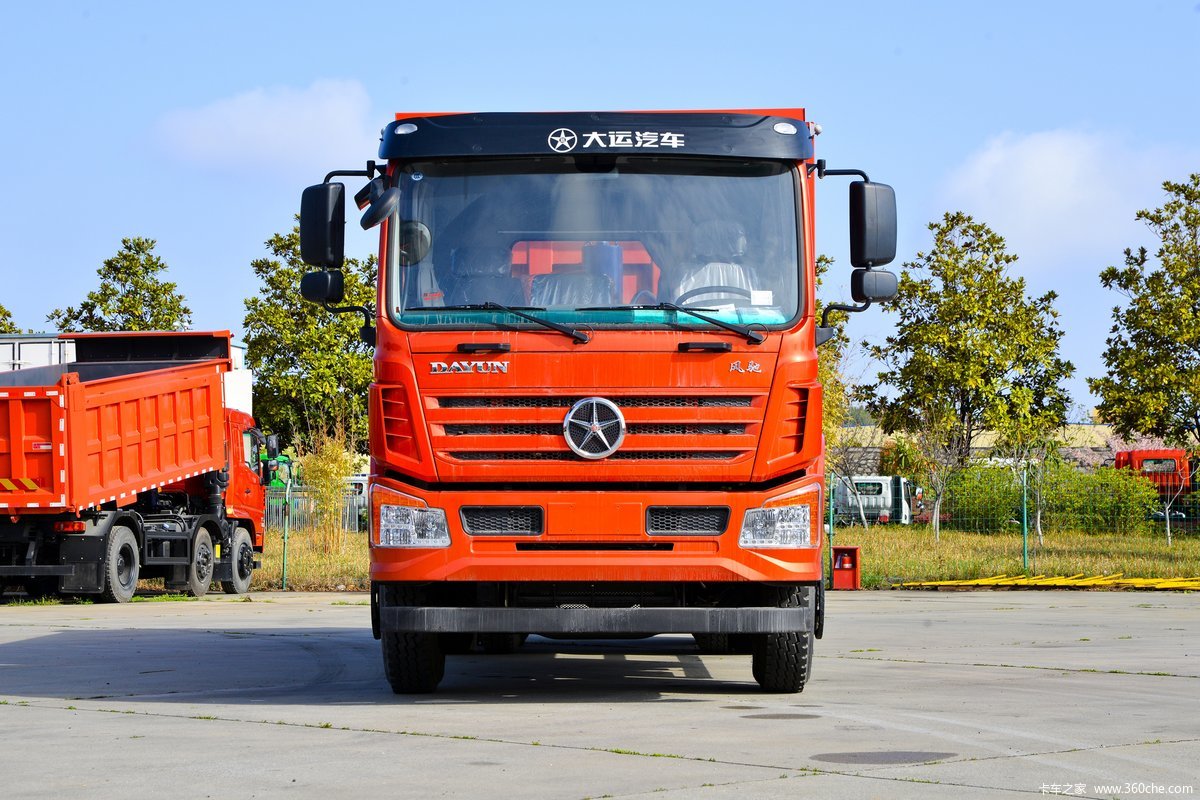 大运 风驰 标载型 270马力 8X2 7.6米自卸车