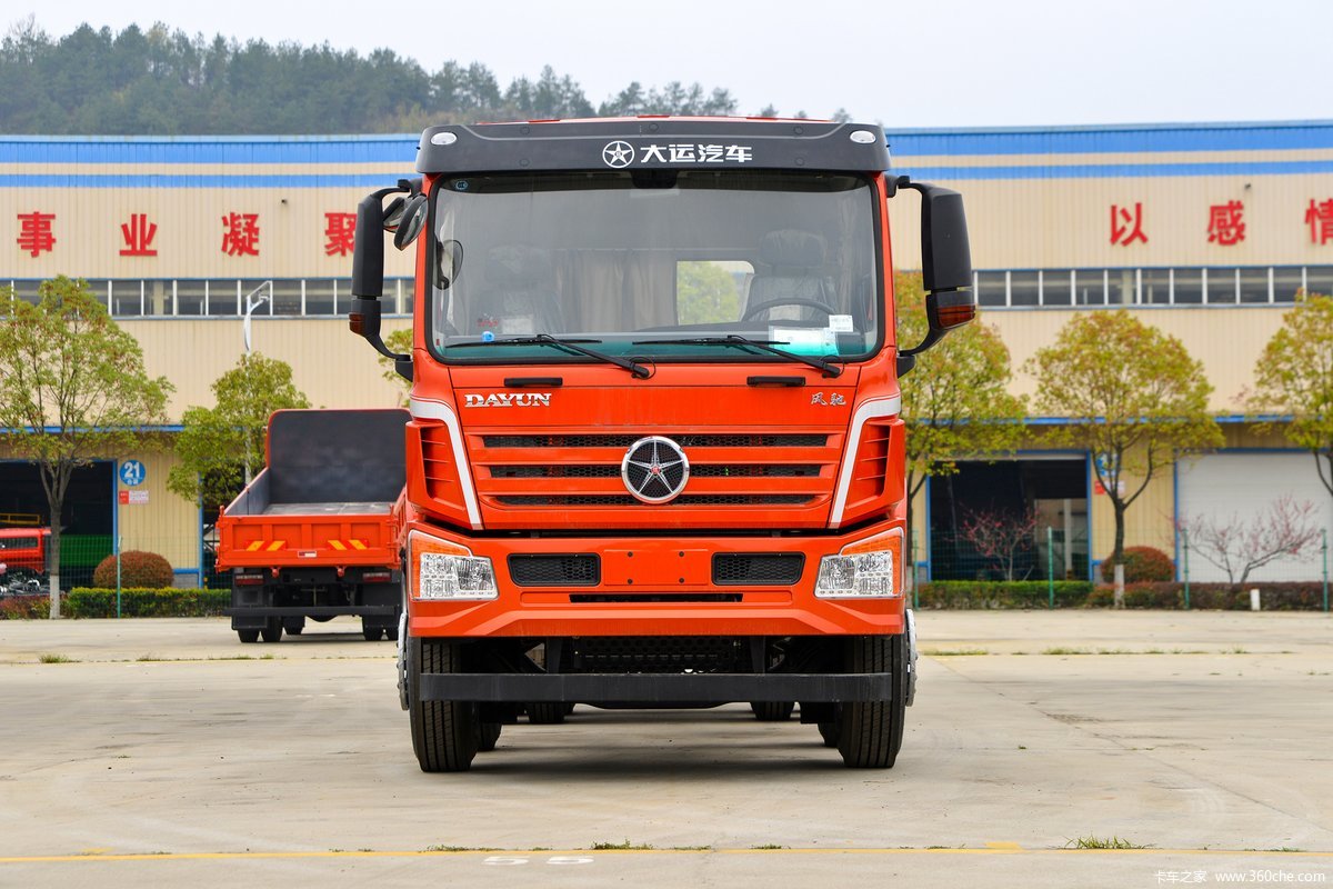 湖北大运 风驰 复合型 320马力 6X2 9.6米厢式载货车