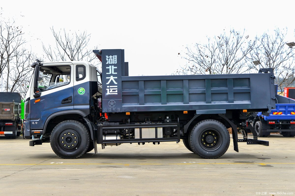 大运 运隆 复合型 180马力 4X2 4.3米自卸车(灰色)(DYQ3181D6AB)外观                                                