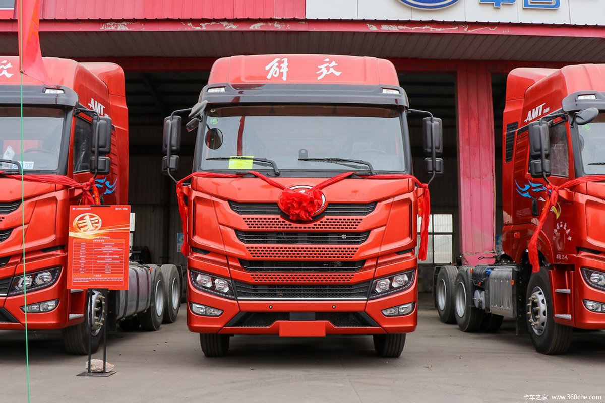 青岛解放 JH5重卡 420马力 8X4 9.5米仓栅式载货车