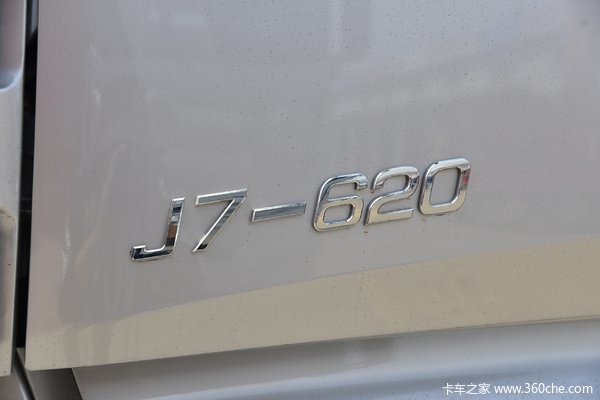 一汽解放 J7重卡 经典版 600马力 6X4 AMT自动档牵引车(国六)(CA4250P77K24T1E6)