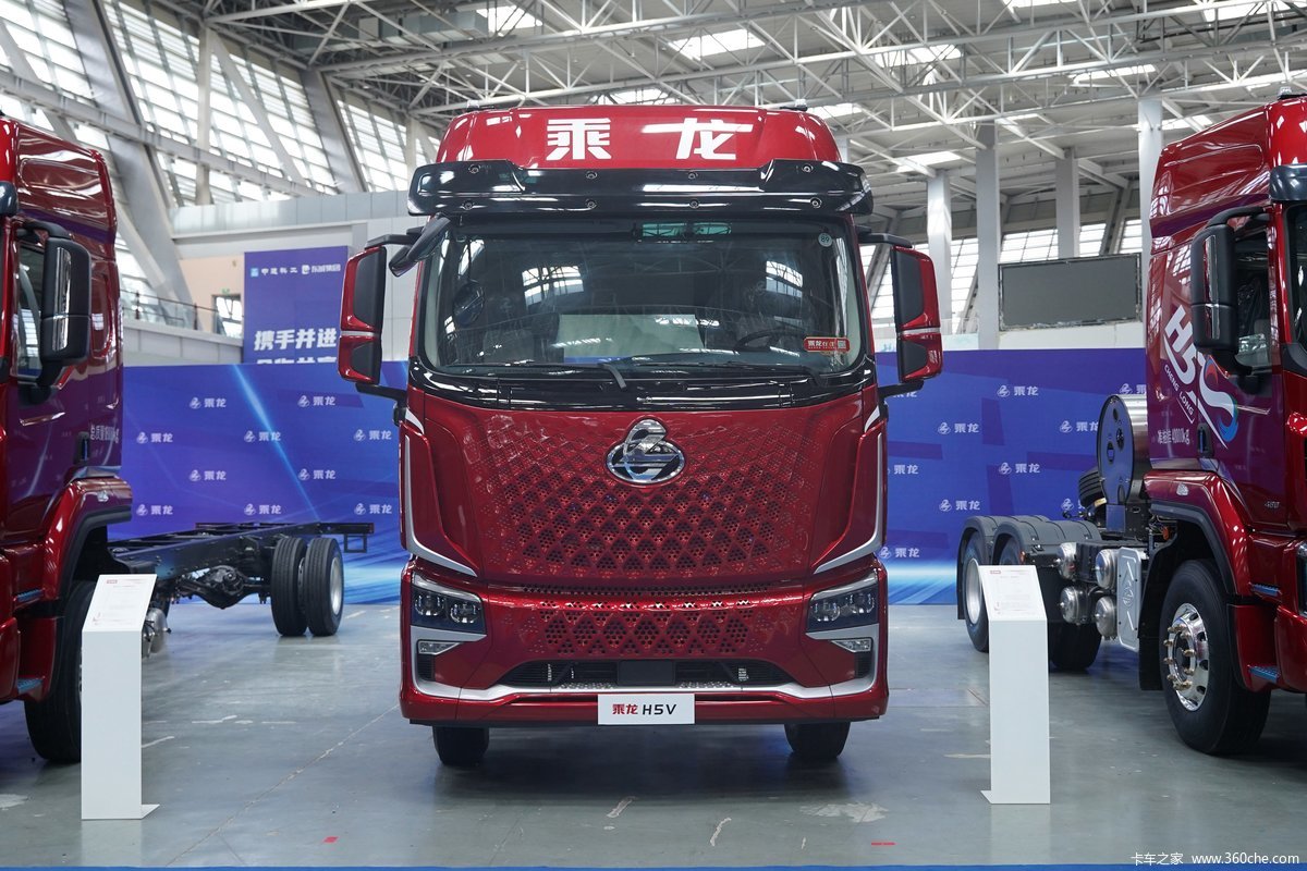 东风柳汽 乘龙H5V 270马力 4X2 6.8米AMT自动档仓栅式载货车