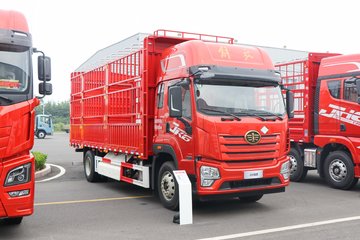 青岛解放 JK6中卡 260马力 CNG 4X2 6.7米栏板载货车(CA1180P28K8L2NE6A90)