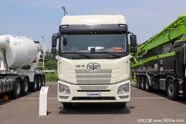 青岛解放 JH6重卡 质惠版 460马力 6X4 LNG自动档危险品牵引车(CA4255P25K2T1NE6A80)