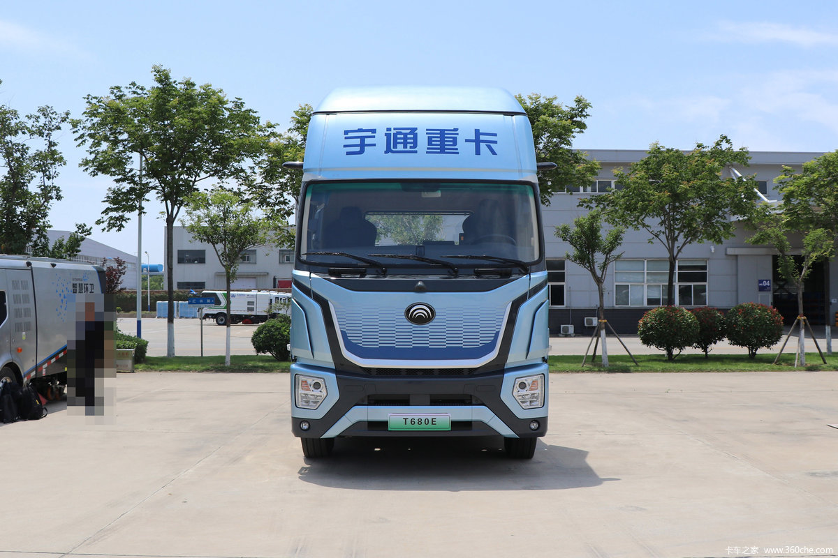 宇通重卡 T系 轻量化版 6X4 纯电动牵引车