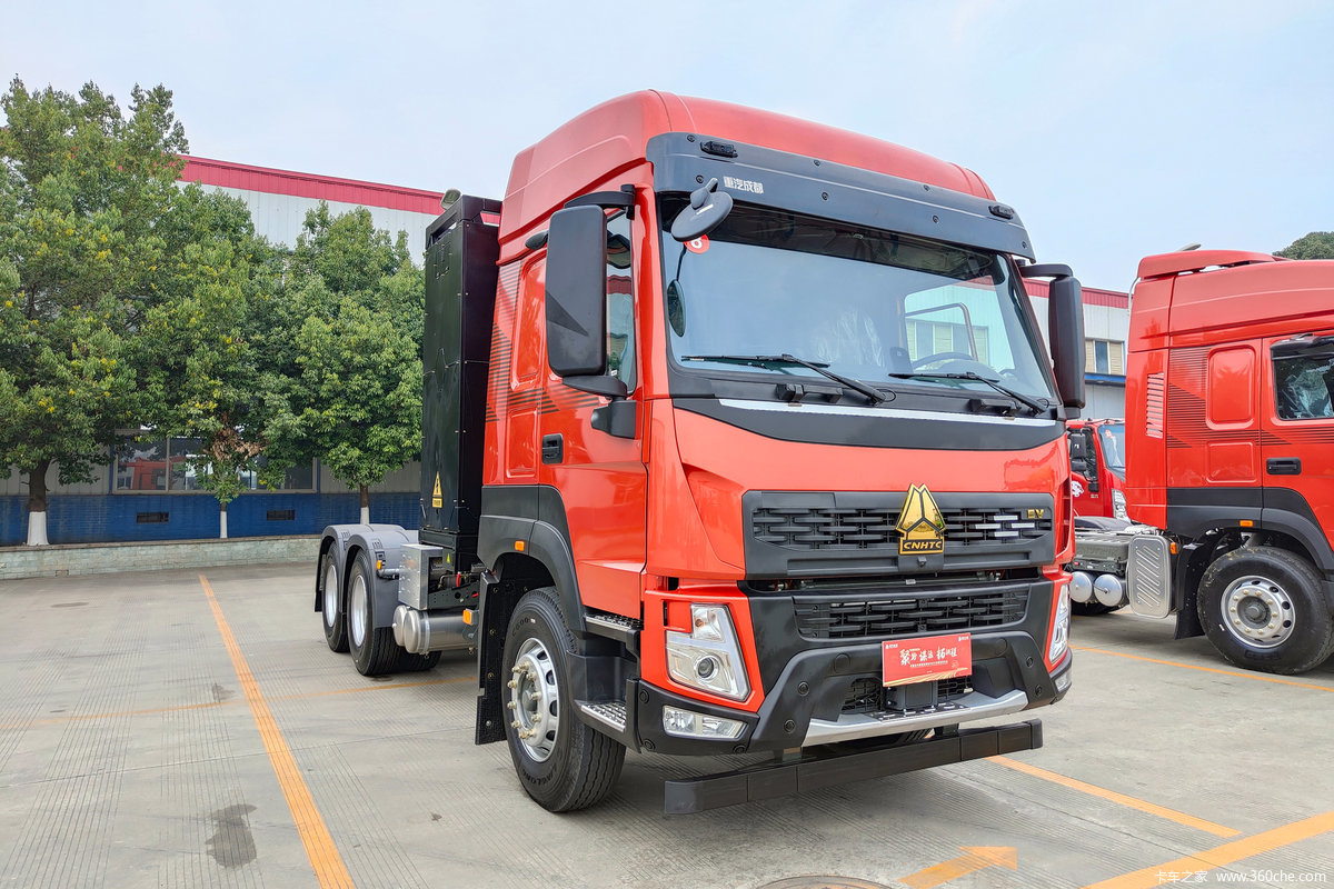 中国重汽成都商用车 V7-X 25T 6X4 换电式纯电动牵引车