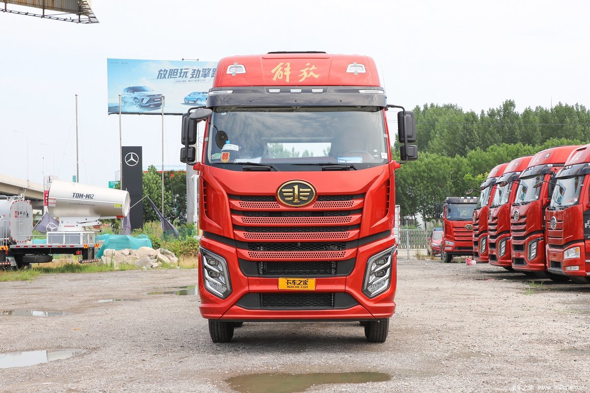 一汽解放 J6V 精英版 350马力 6X2 9.4米栏板载货车(速比3.727)