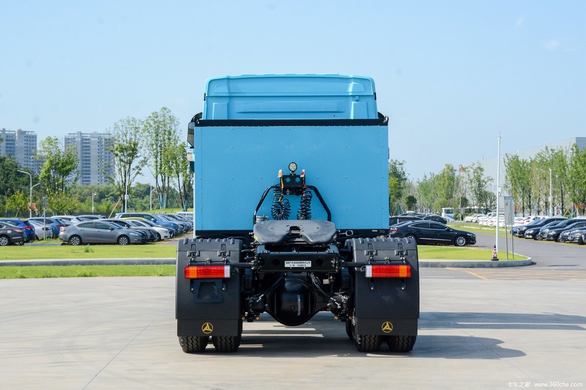 【图】三一重卡 江山平顶 6X4 充电式纯电动牵引车(HQC42503SWBEV3)_实拍图片_1711864_卡车之家
