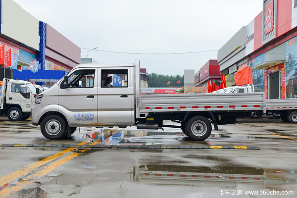  1台跨越王X7载货车成功交付客户 