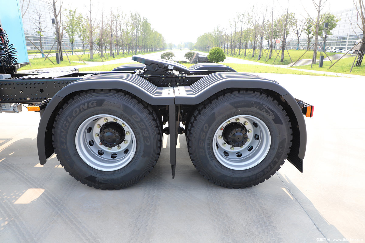 【图】三一重卡 江山EV425-270km 6X4 纯电动牵引车(SYM42503S1BEV2)423kWh_实拍图片_1717582_卡车之家