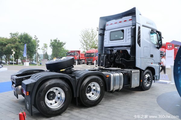 欧曼EST牵引车北京市火热促销中 让利高达0.6万