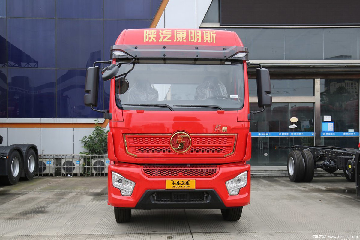 陕汽康明斯 龙骥 轻量化旗舰版 260马力 4X2 6.8米AMT自动档畜禽运输车