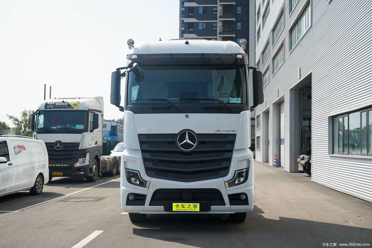 奔驰 Actros 重卡 480马力 6X4 AMT自动挡牵引车(液缓)