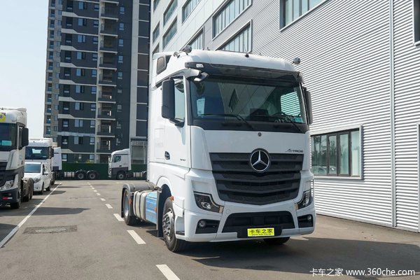 奔驰Actros(国产) 牵引车