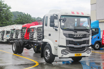 江淮 格尔发A5L中卡 220马力 4X2 6.8米厢式载货车(HFC5181XXYP3K2A50DS) 卡车图片