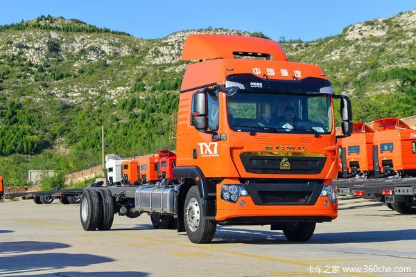 中国重汽 HOWO TX7 270马力 4X2 9.6米厢式载货车(ZZ5187XXYK711GF1H)