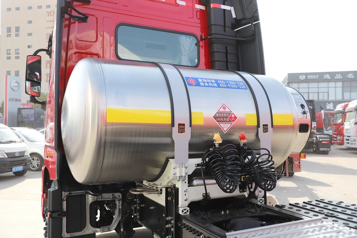 东风商用车 天龙旗舰kx 王者版 530马力 6x4 lng自动档牵引车(液缓)