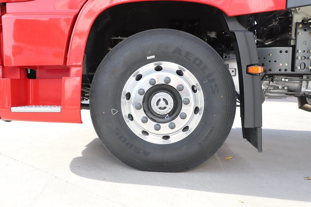 东风商用车 天龙旗舰kx 王者版 530马力 6x4 lng自动档牵引车(液缓)