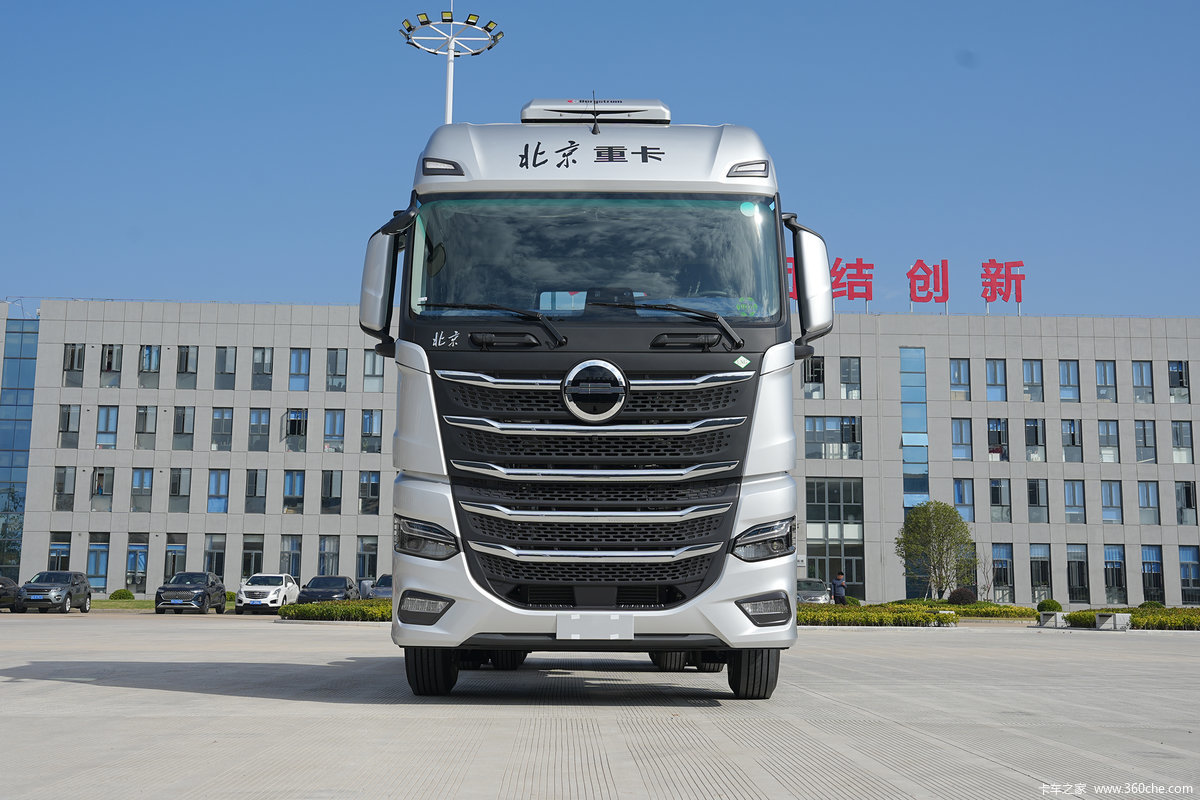北京重卡 追梦 舒适版 580马力 6X4 LNG自动档牵引车