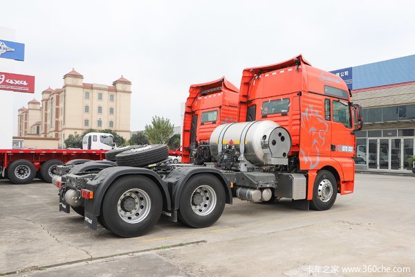 中国重汽 汕德卡SITRAK G7S重卡 经典版 560马力 6X4 LNG自动档牵引车(ZZ4256V384HF1LB)