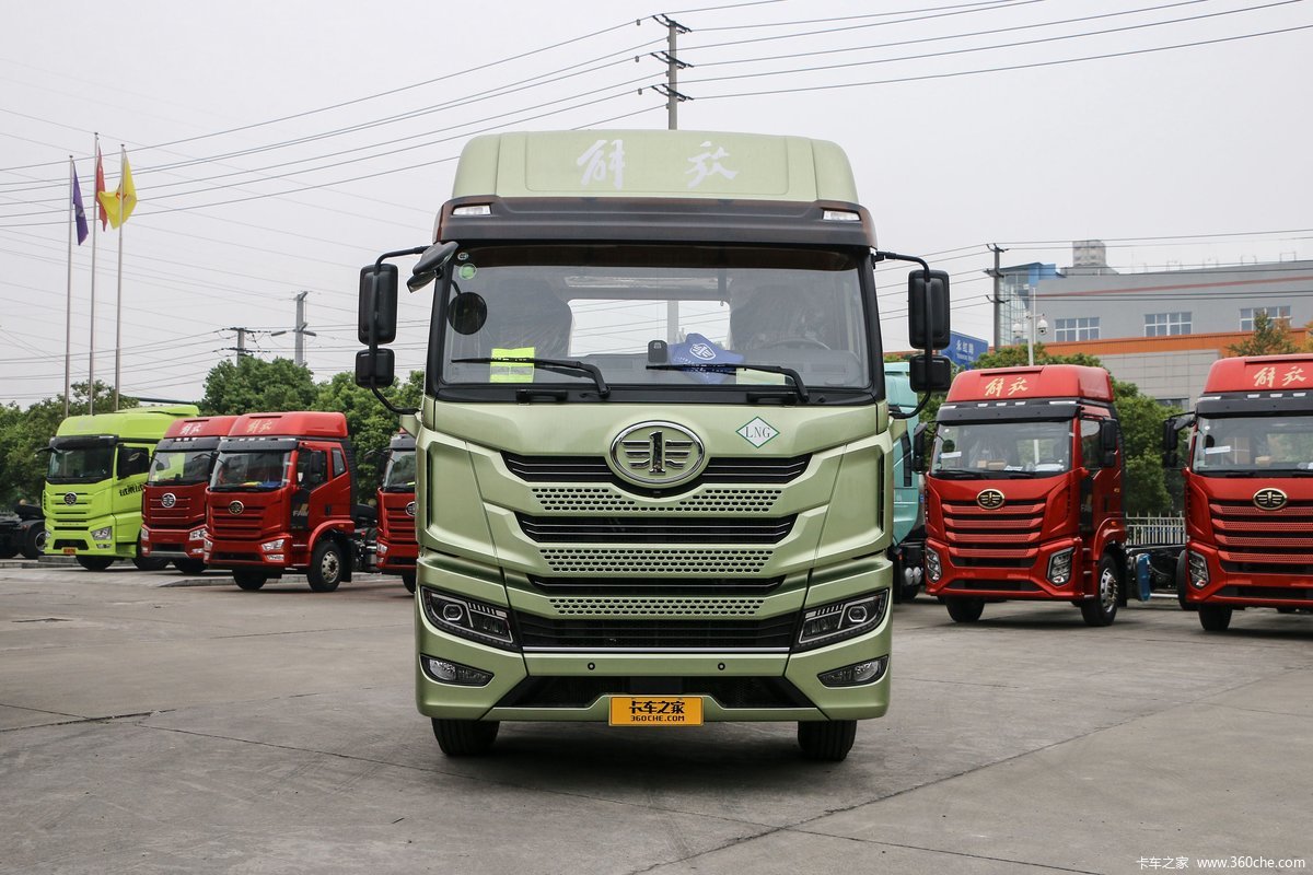 青岛解放 JH5重卡 530马力 6X4 LNG自动档牵引车(液缓)