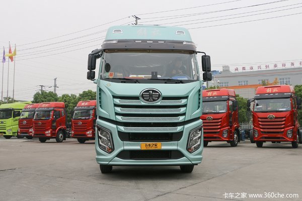 一汽解放 J6V 经典版 北方款 560马力 6X4 AMT自动档牵引车(带液缓)(CA4250P66K25T1E6)