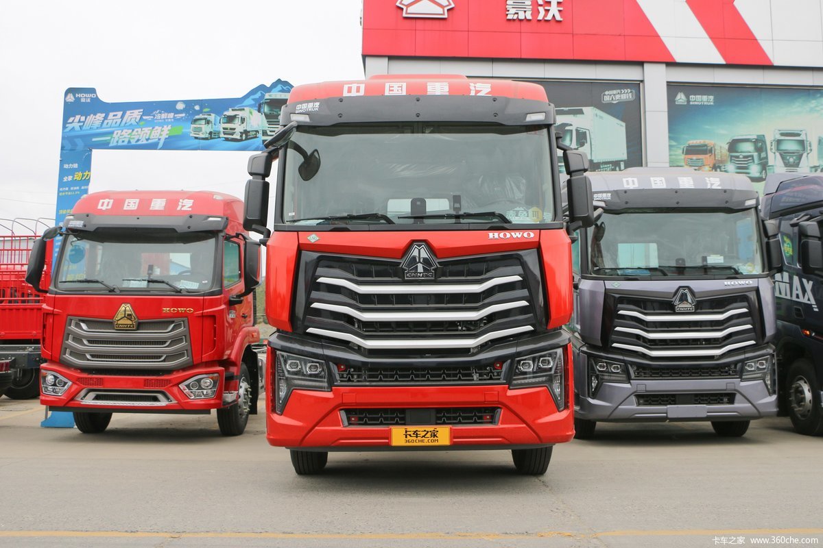 中国重汽 HOWO Max重卡 530马力 4X2 LNG自动档牵引车(液缓)