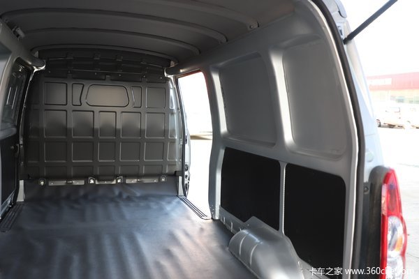 五菱EV50电动封闭厢货包头市火热促销中 让利高达4.9万