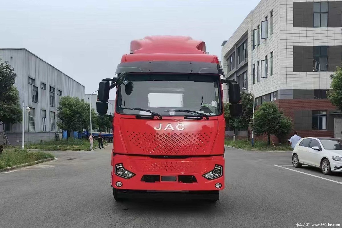 江淮 格尔发A6 PLUS 240马力 4X2 6.8米厢式载货车