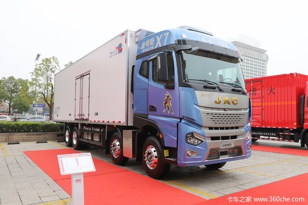 江淮 格尔发 星耀X7 520马力 8X4 9.3米AMT自动档冷藏车(HFC5324XLCP1K6H43S)