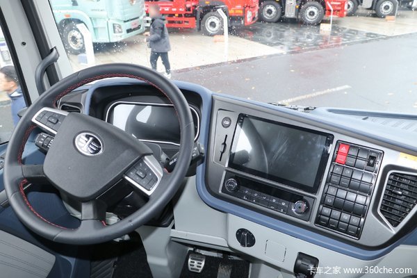 辽宁惠华青岛解放JH6 LNG牵引车，现车直供，优惠5000元！