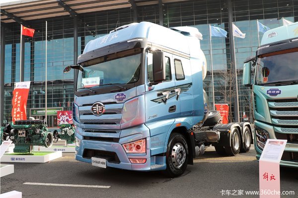 一汽解放 J7重卡 经典版 530马力 6X4 LNG牵引车(液缓)(CA4250P77M26T1E6)