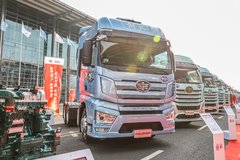 一汽解放 J7重卡 600马力 6X4 LNG牵引车(CA4250P77M26T1A1E6)