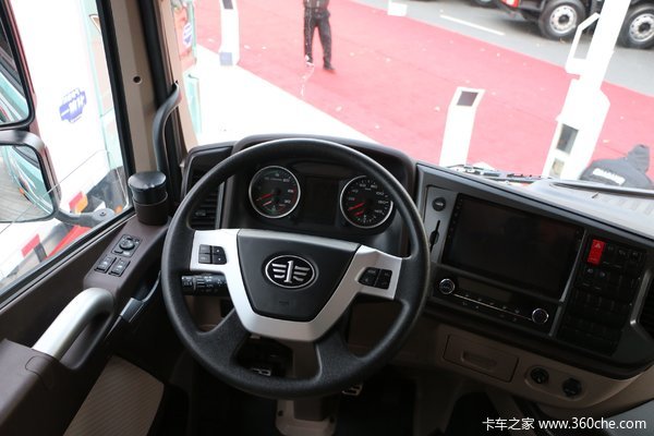 辽宁惠华青岛解放JH6 8×4载货车，现车直供，优惠5000元！