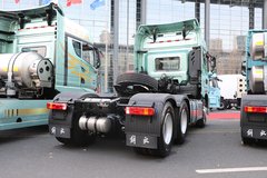 青岛解放 JH6重卡 6X4 混合动力牵引车