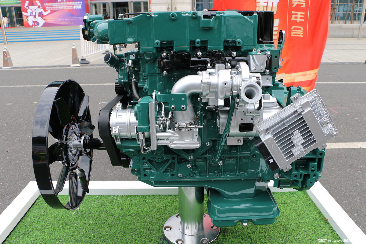 大柴CA4DK2-20E65 200马力 5.2L 国六 柴油发动机