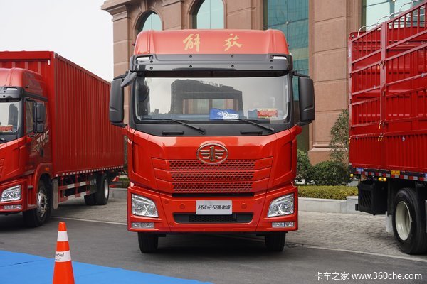 青岛解放 JH6 300马力 4X2 9.7米AMT自动档厢式载货车(CA5181XXYP26K2L7E6A80)