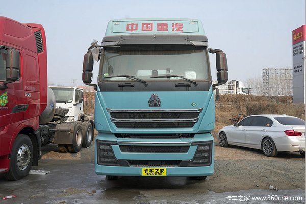中国重汽 HOWO TH7重卡 560马力 6X4 LNG自动档牵引车(法士特16档)(液缓)(ZZ4257V384HF1LB)