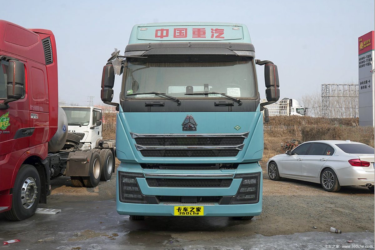 中国重汽 HOWO TH7重卡 560马力 6X4 LNG自动档牵引车(液缓)