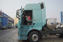 中国重汽 HOWO TH7重卡 560马力 6X4 LNG自动档牵引车(液缓)(ZZ4257V384HF1LB)