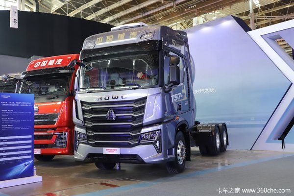 中国重汽 HOWO TS7重卡 700马力 6X4 LNG自动档牵引车(液缓)(ZZ4257V424KF1LT)